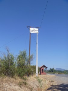 When we first drove past, I didn't  think this could be a sign for a "well-marked" vineyard.