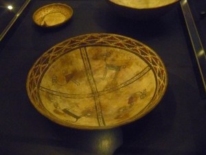 This looks like Mimbres but is Dieguito, from Chile.