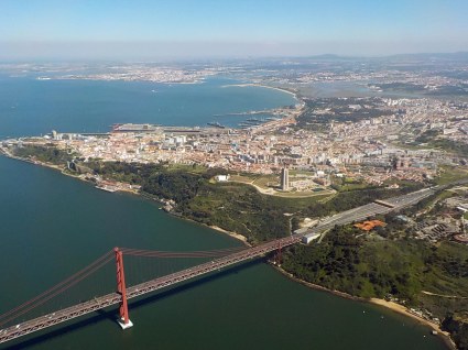 4.30.16 Lisbon from the air-004