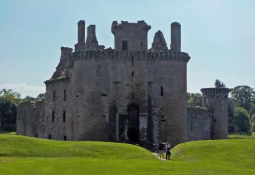8.17.16 Caerlaverock Castle var-023